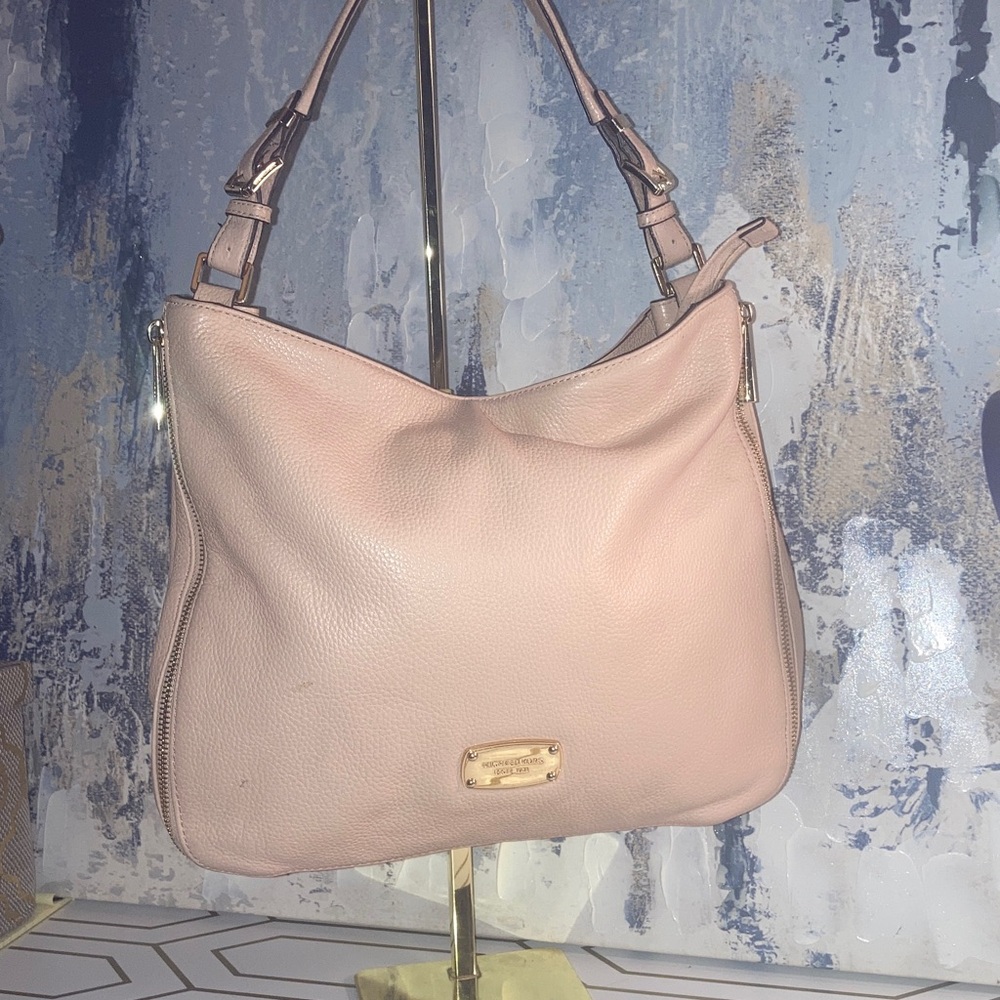 Genuine Micheal Kors  Hallie Pebbled Leather HOBO in Blush Pink